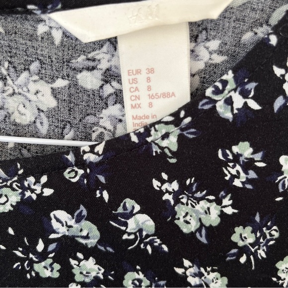 H&M Long Sleeve Mini A-line Black Floral Sundress sze 8 - Picture 3 of 12